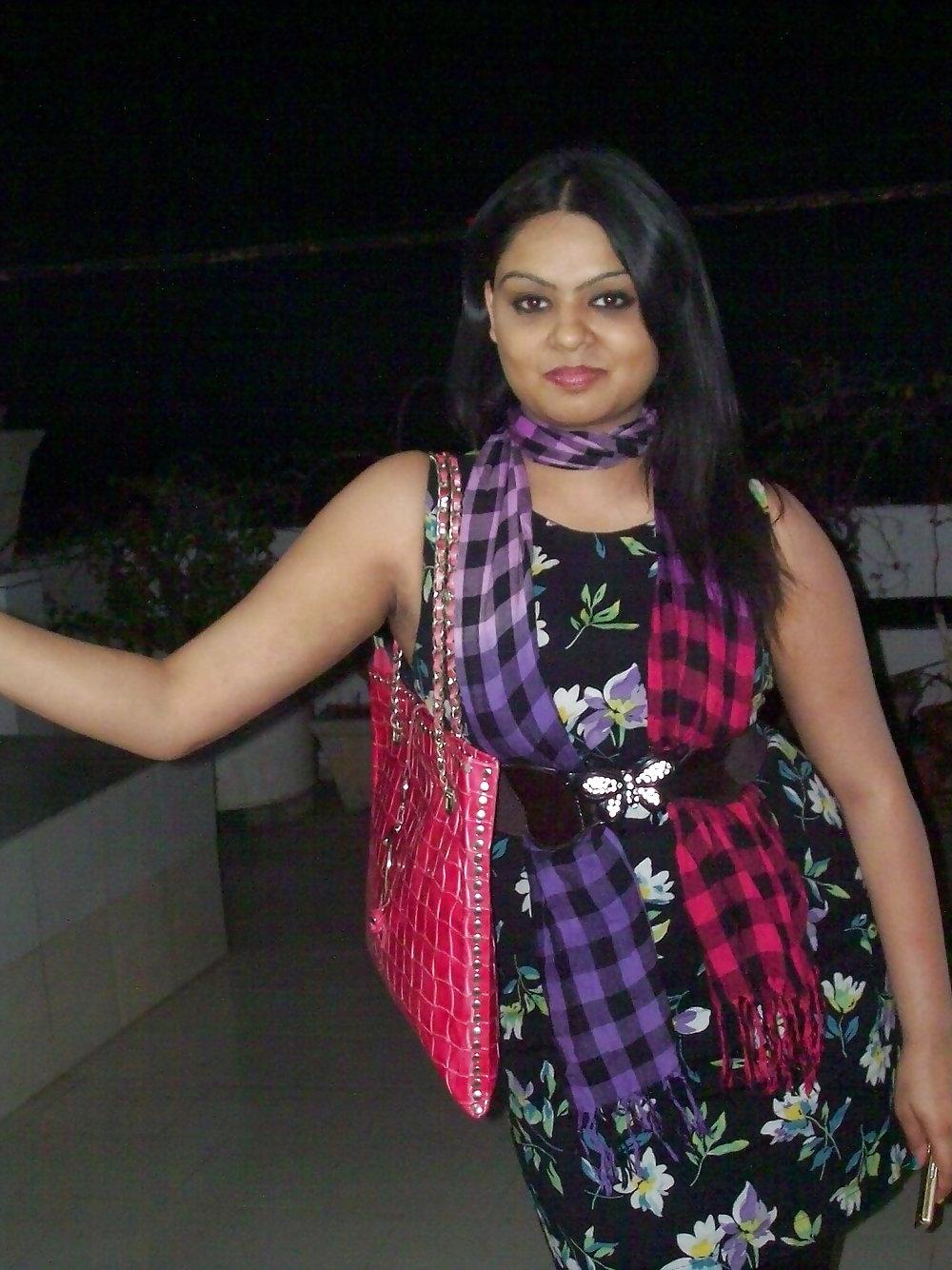 15P Sexy indian lady
