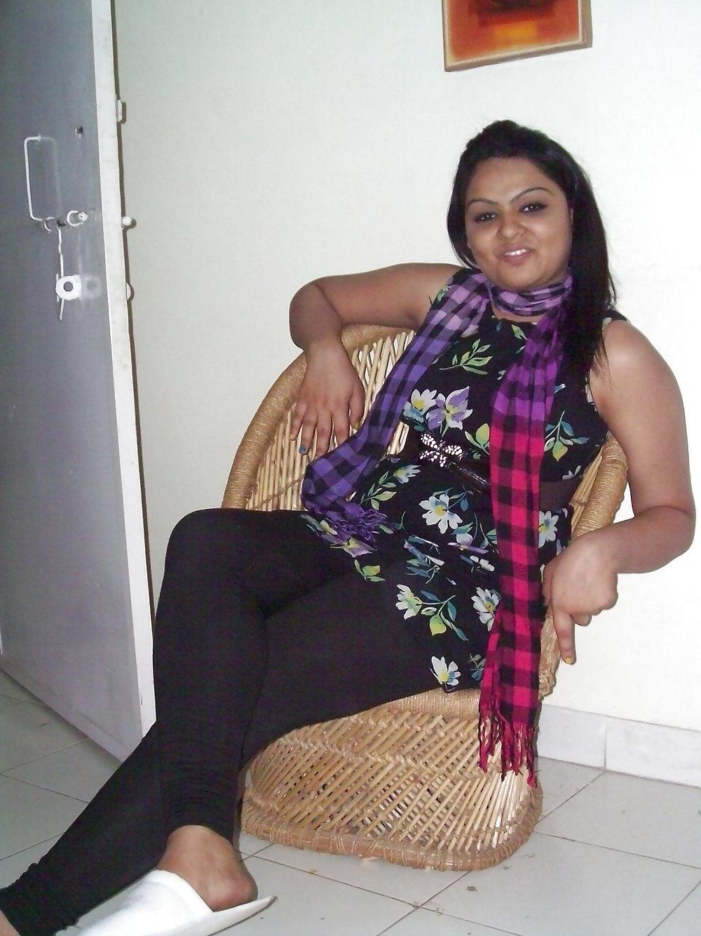 15P Sexy indian lady