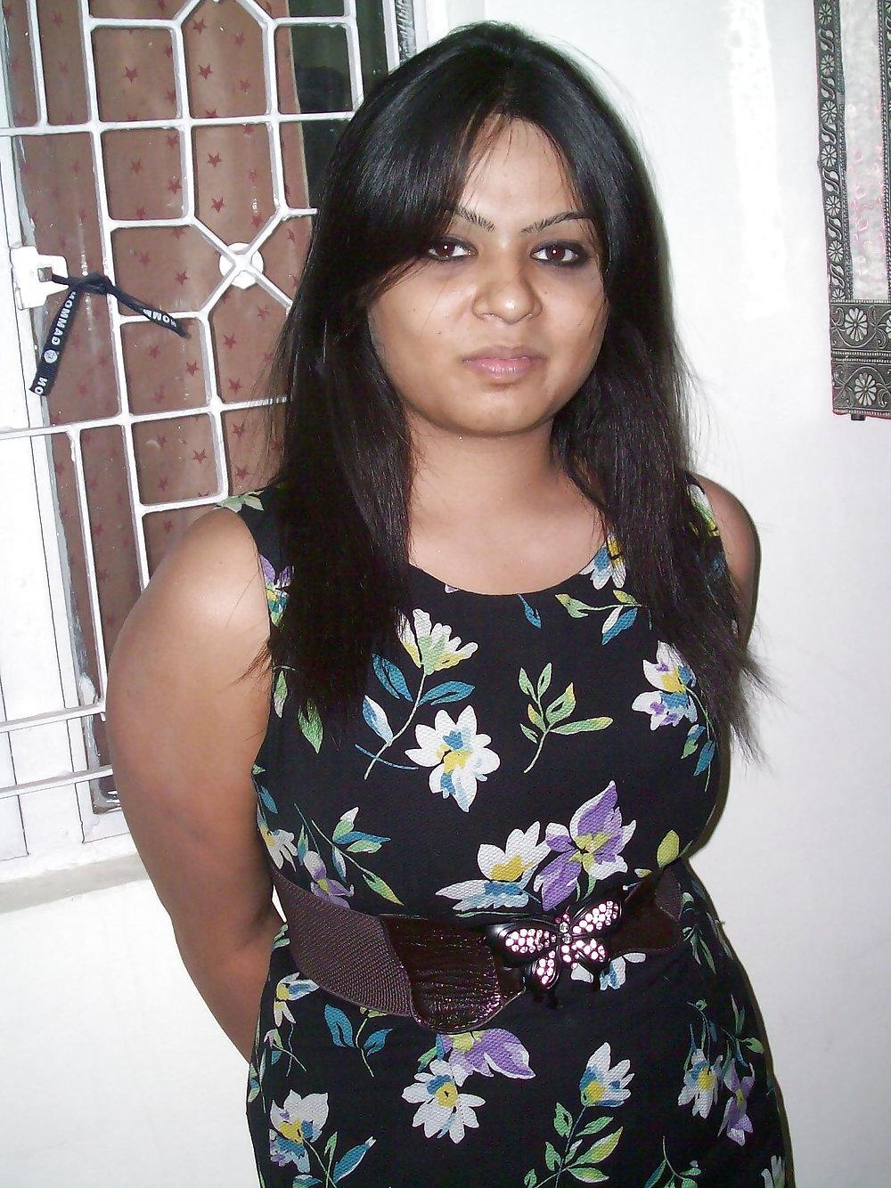 15P Sexy indian lady