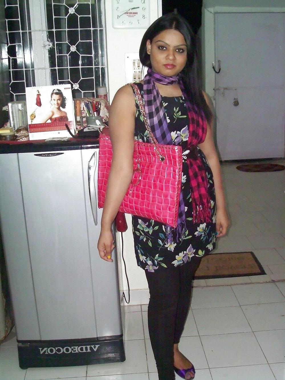 15P Sexy indian lady