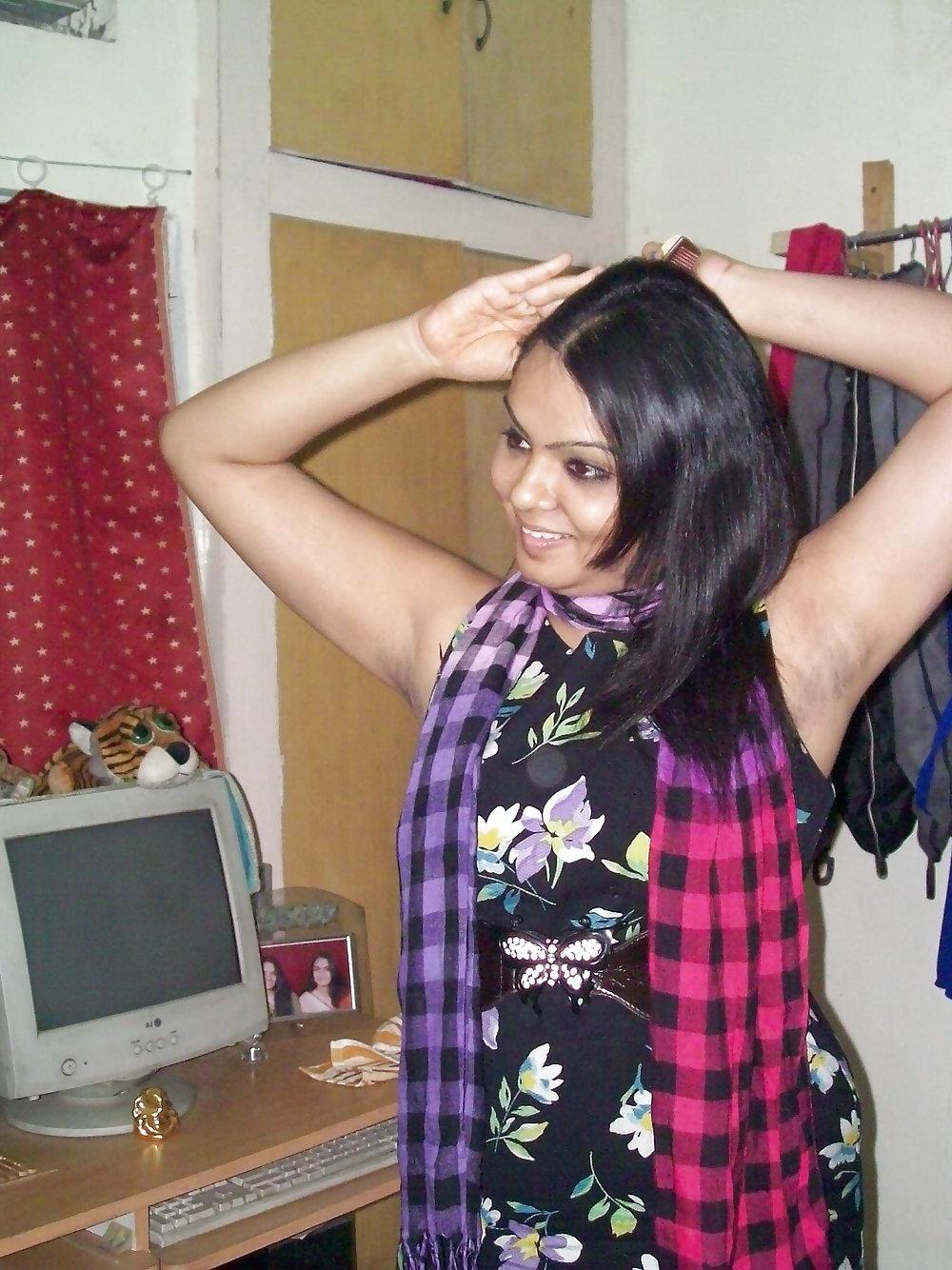 15P Sexy indian lady