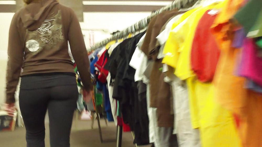 25P Teen ass & butt in tight spandex pants 