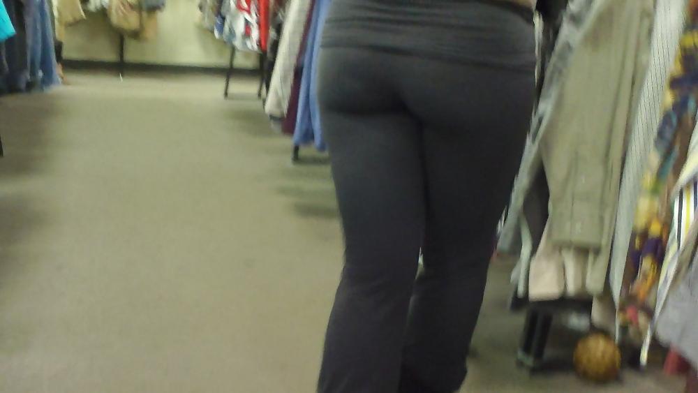 25P Teen ass & butt in tight spandex pants 
