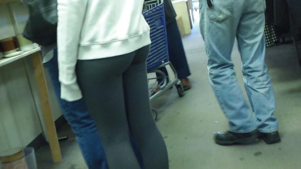 25P Teen ass & butt in tight spandex pants 