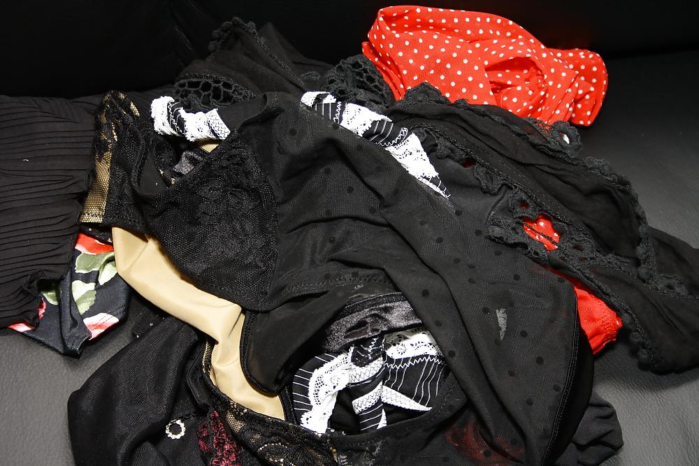25P Mature Lady - upskirts and wet panty