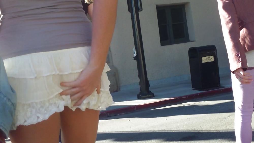 25P Sexy teen girls ass & butt in short mini skirt again