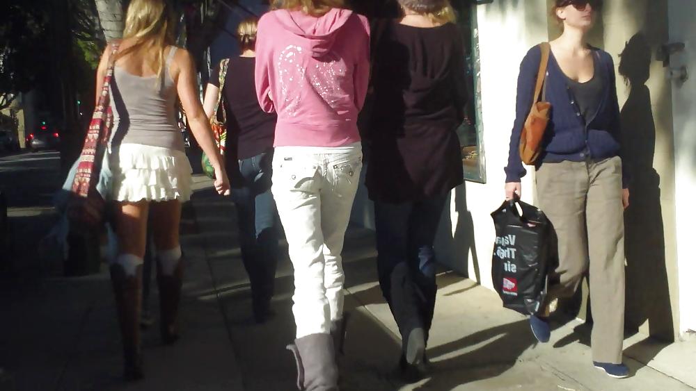 25P Sexy teen girls ass & butt in short mini skirt again