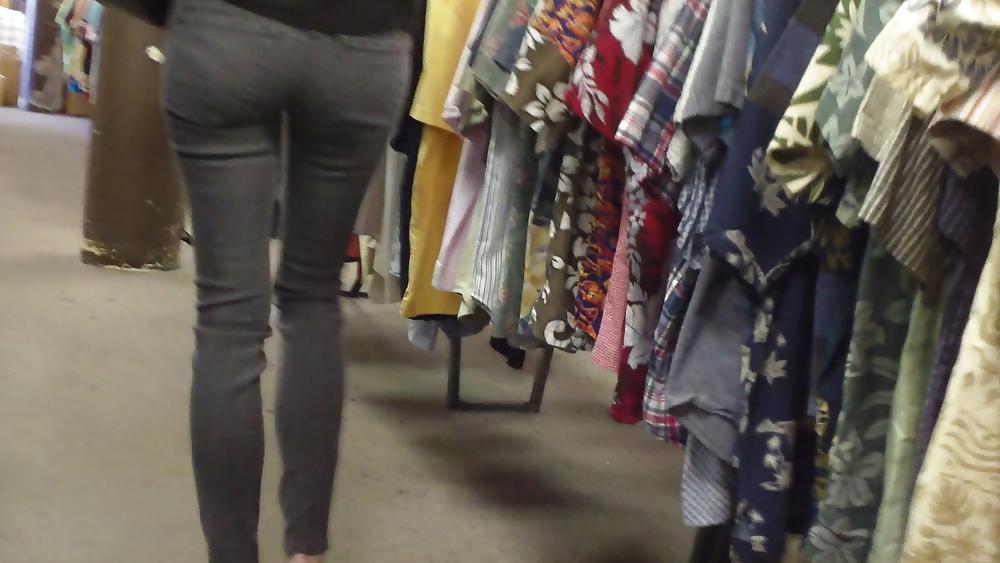23P Sexy teen ass & butt cheeks in tight pants
