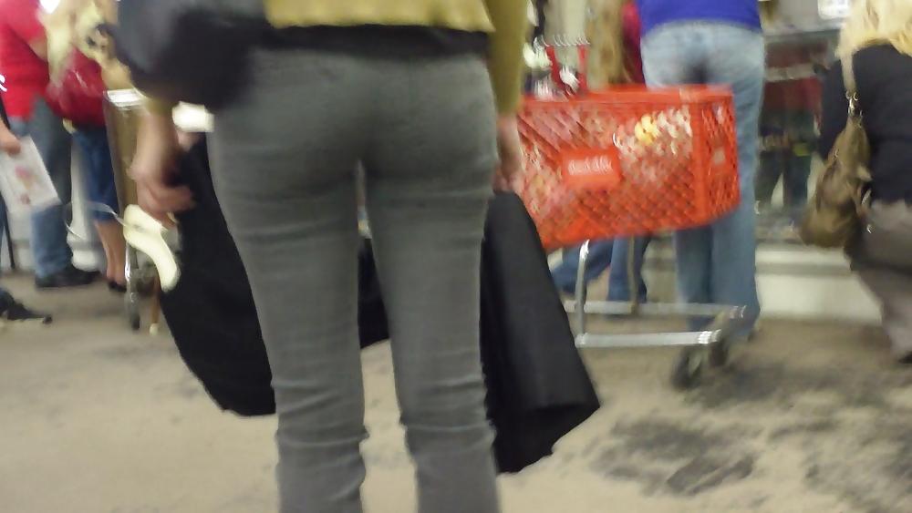 23P Sexy teen ass & butt cheeks in tight pants