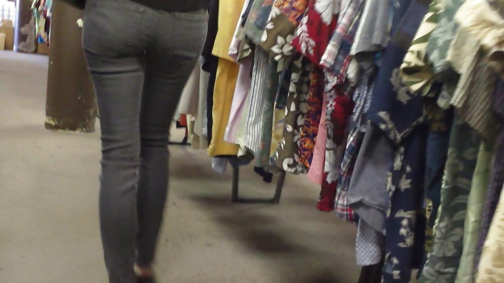 23P Sexy teen ass & butt cheeks in tight pants