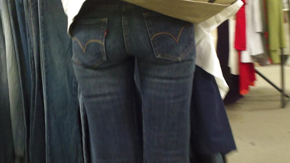23P Sexy teen ass & butt cheeks in tight pants