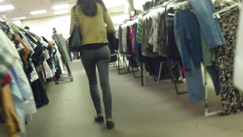 23P Sexy teen ass & butt cheeks in tight pants