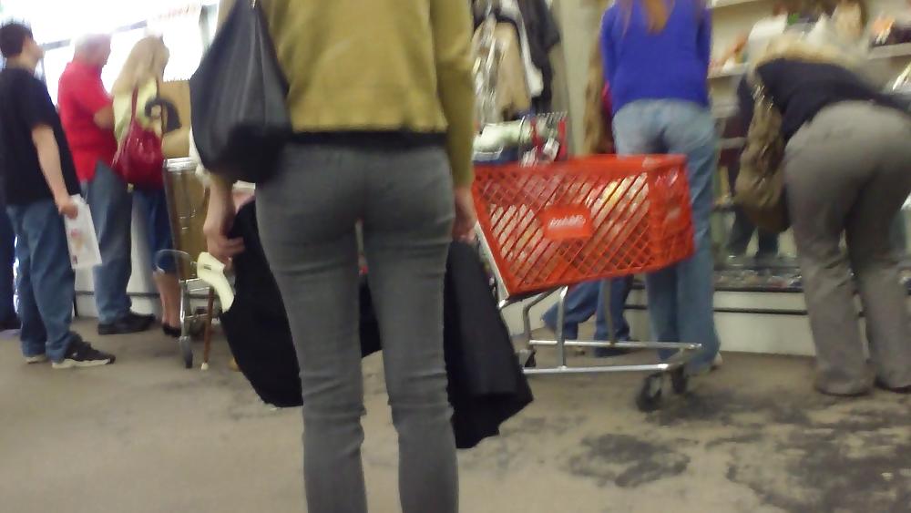23P Sexy teen ass & butt cheeks in tight pants