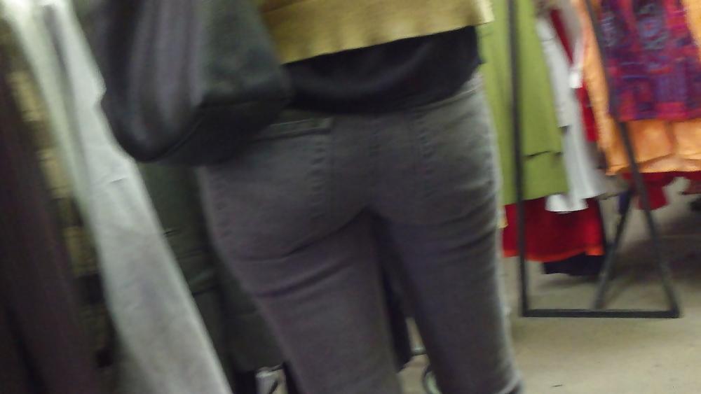 23P Sexy teen ass & butt cheeks in tight pants