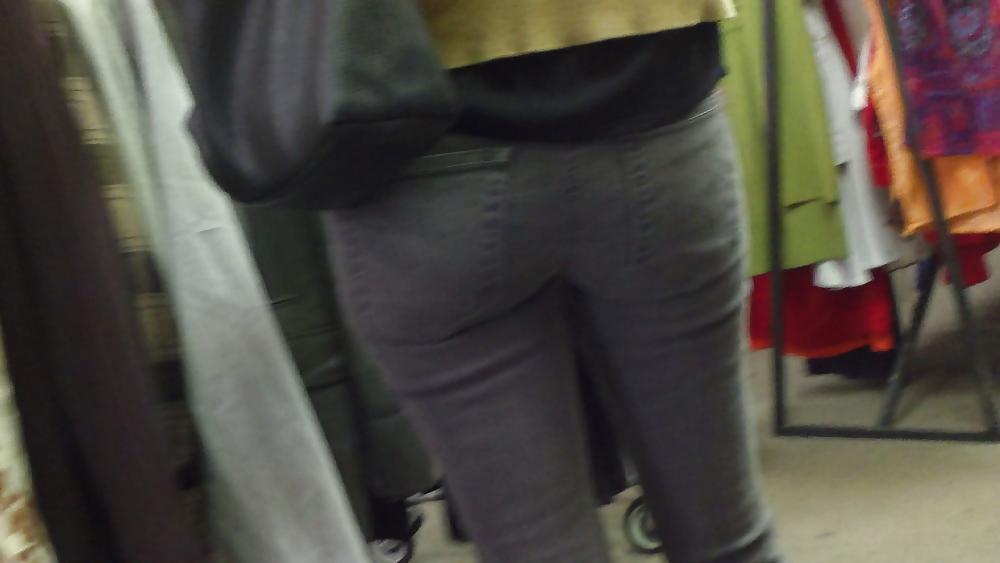 23P Sexy teen ass & butt cheeks in tight pants