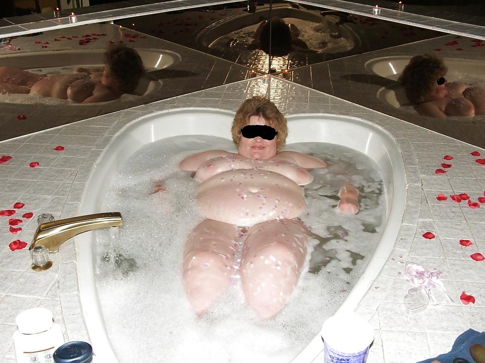6P BBW in the tub