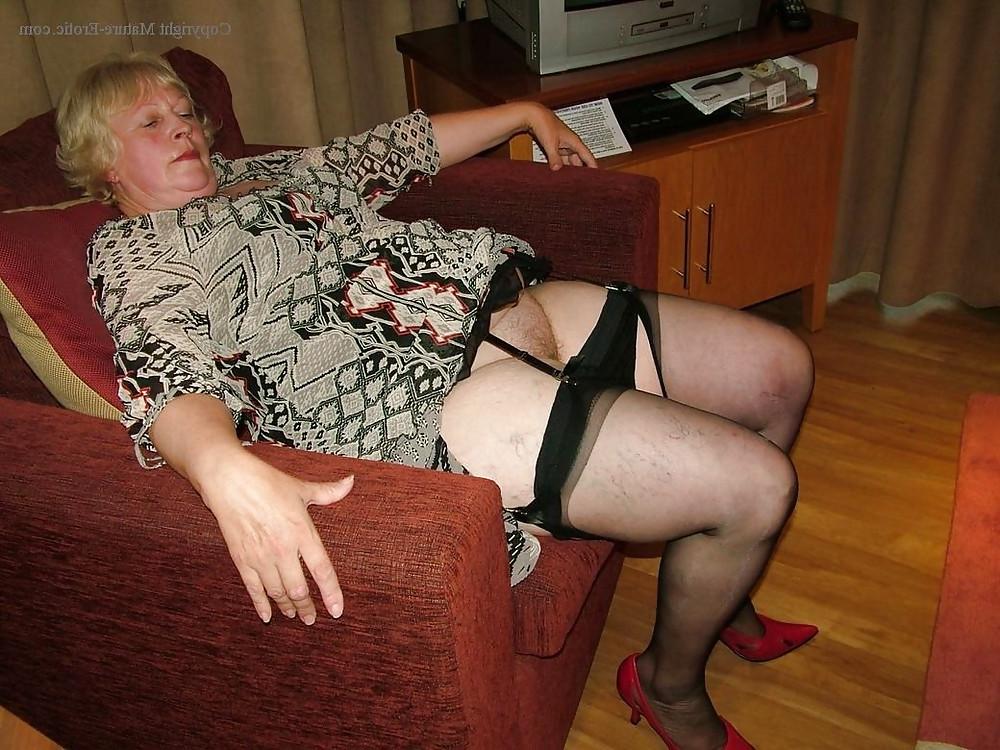 25P Upskirt-Omas