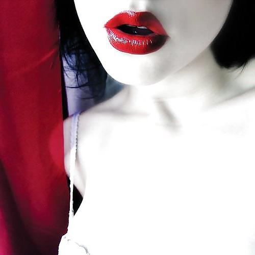 25P Pale creamy skin girls that need a black cock