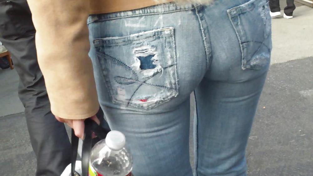 25P Sexy blonde teen ass & butt in tight jeans
