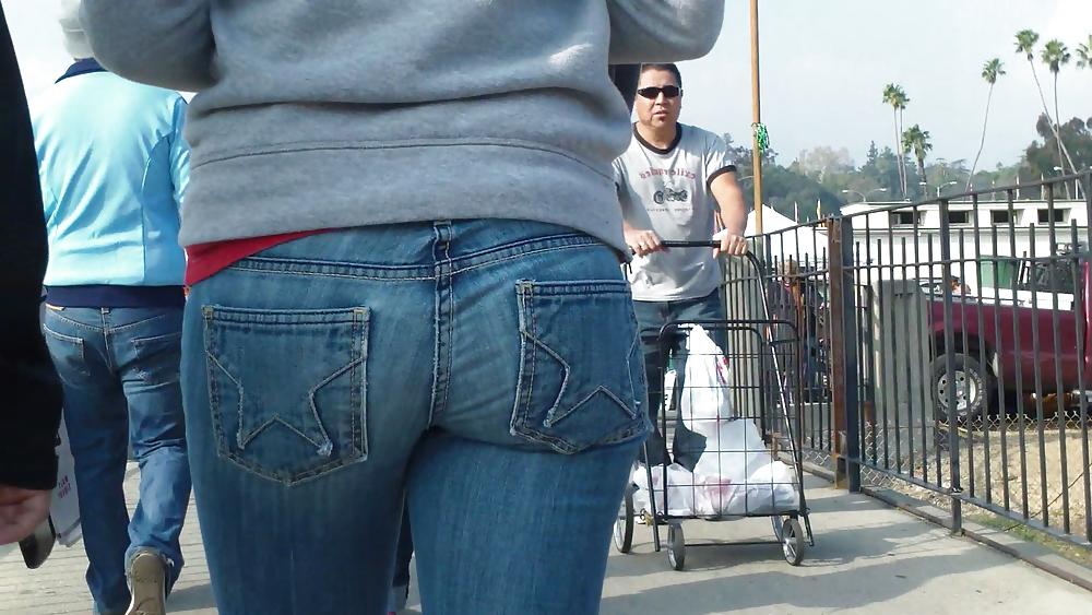 25P Teens ass & butt in tight star jeans 