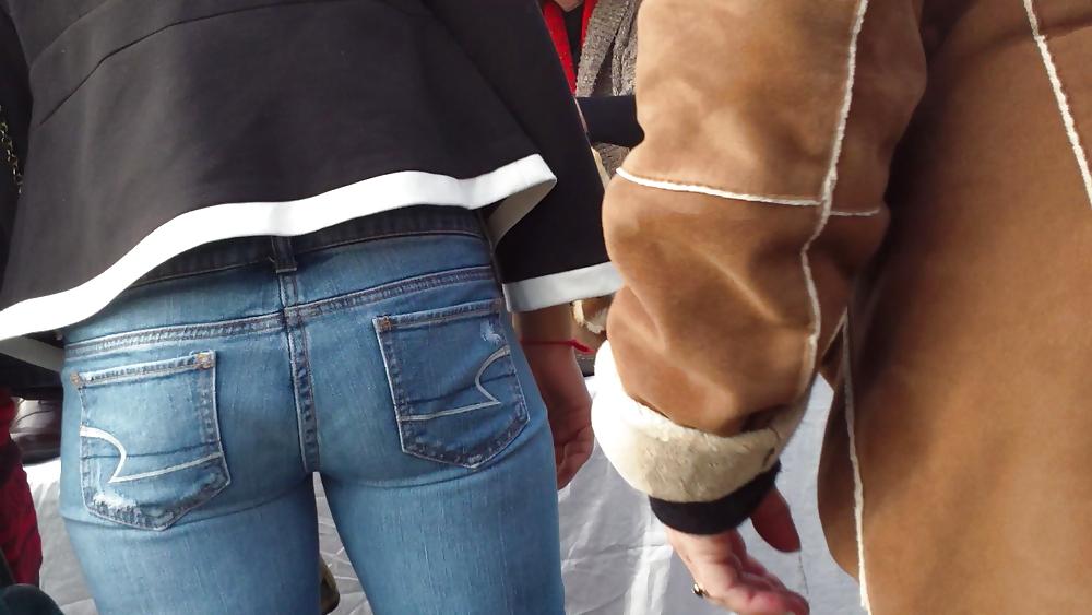 25P Teens ass & butt in tight star jeans 