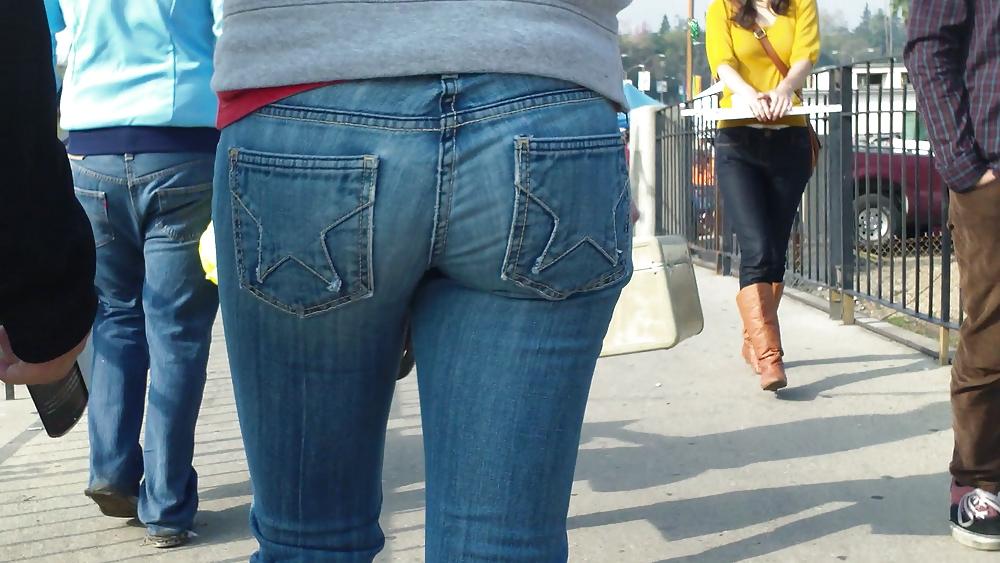 25P Teens ass & butt in tight star jeans 