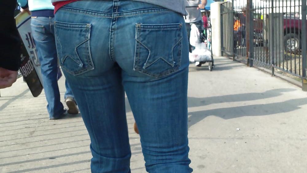 25P Teens ass & butt in tight star jeans 
