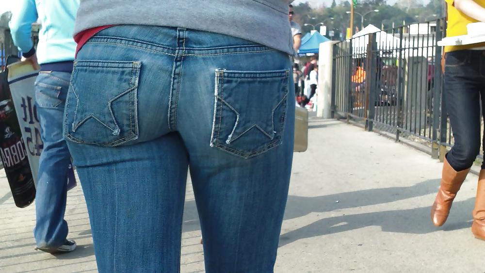 25P Teens ass & butt in tight star jeans 