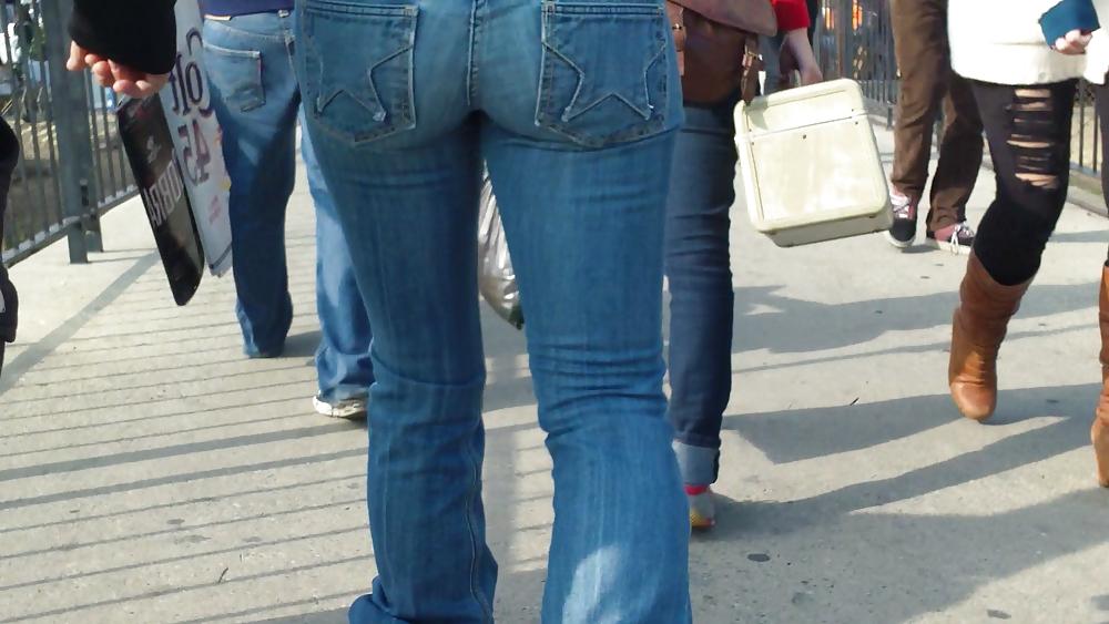 25P Teens ass & butt in tight star jeans 