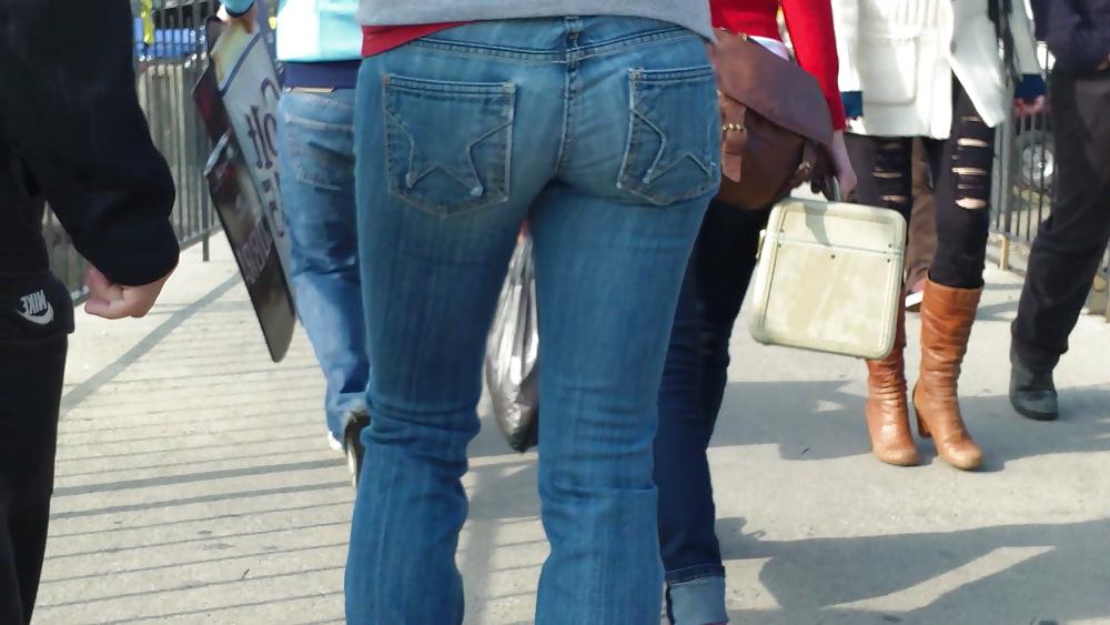 25P Teens ass & butt in tight star jeans 
