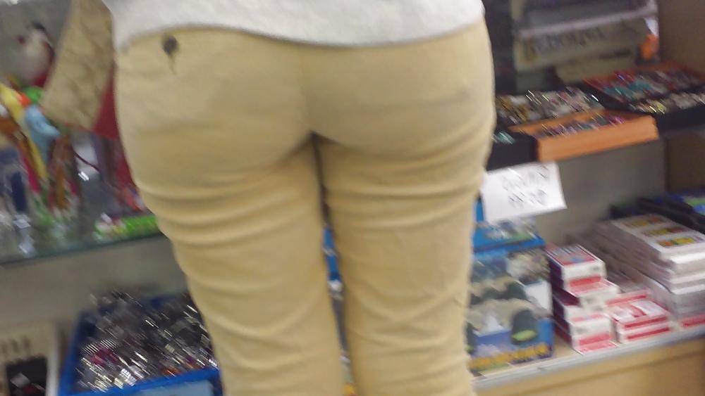 12P Hot sexy teen ass & butt in tight yellow jeans 