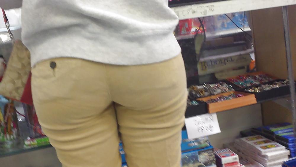 12P Hot sexy teen ass & butt in tight yellow jeans 