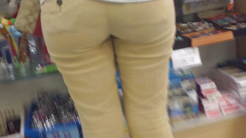 12P Hot sexy teen ass & butt in tight yellow jeans 