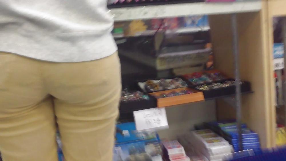 12P Hot sexy teen ass & butt in tight yellow jeans 