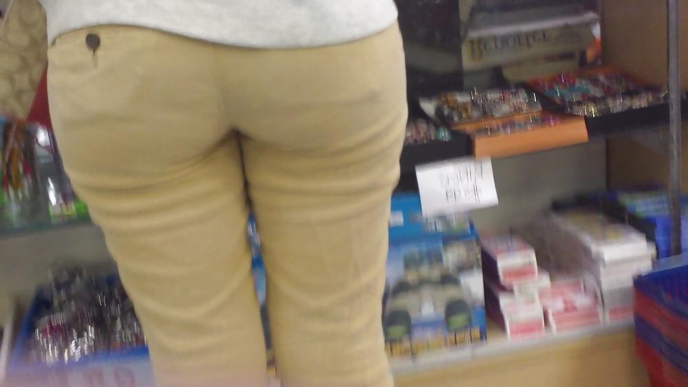 12P Hot sexy teen ass & butt in tight yellow jeans 
