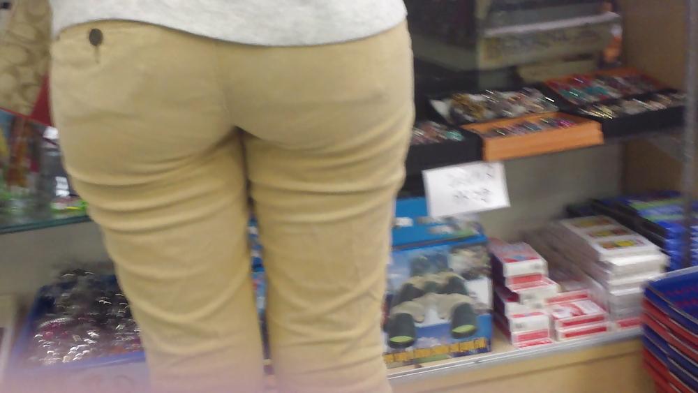 12P Hot sexy teen ass & butt in tight yellow jeans 