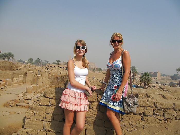 10P Sexy mom Chantal and daughter