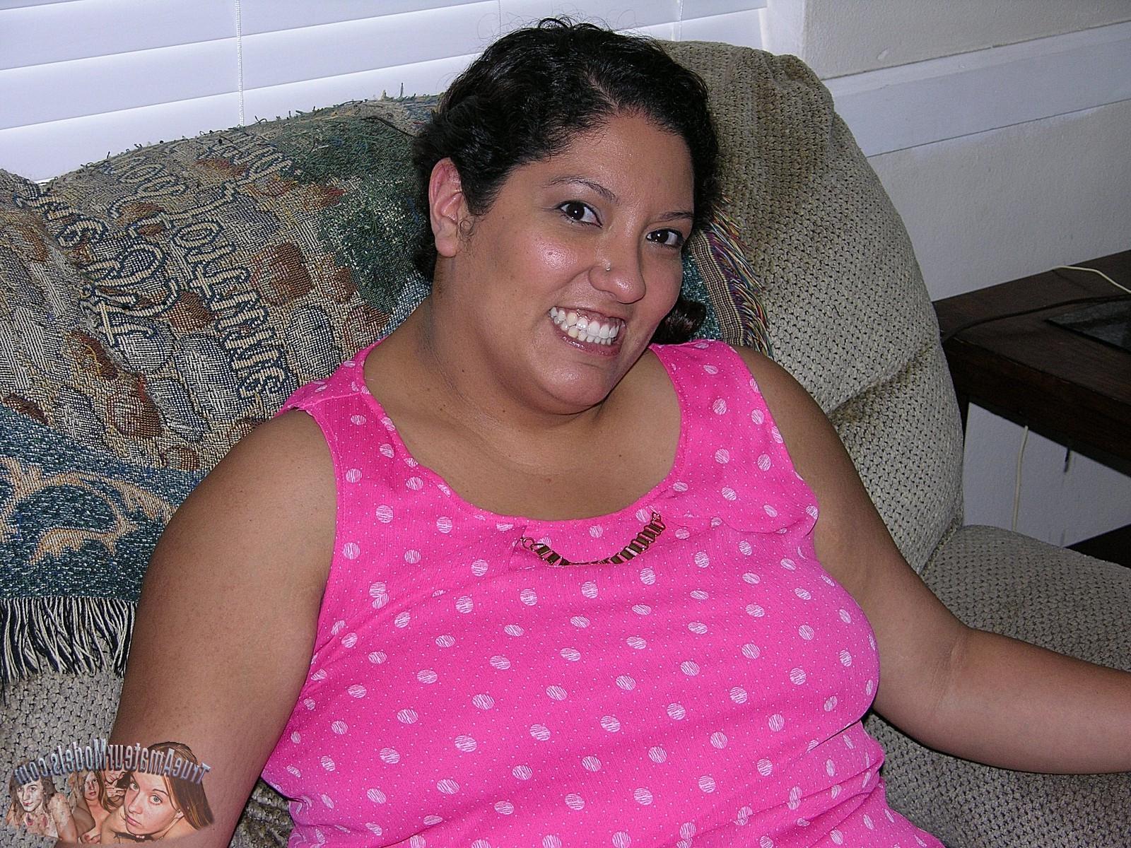 16P Big Breasted Latina BBW Modeling Nude At Homemade Amateur Nude Modeling Shoot - 
