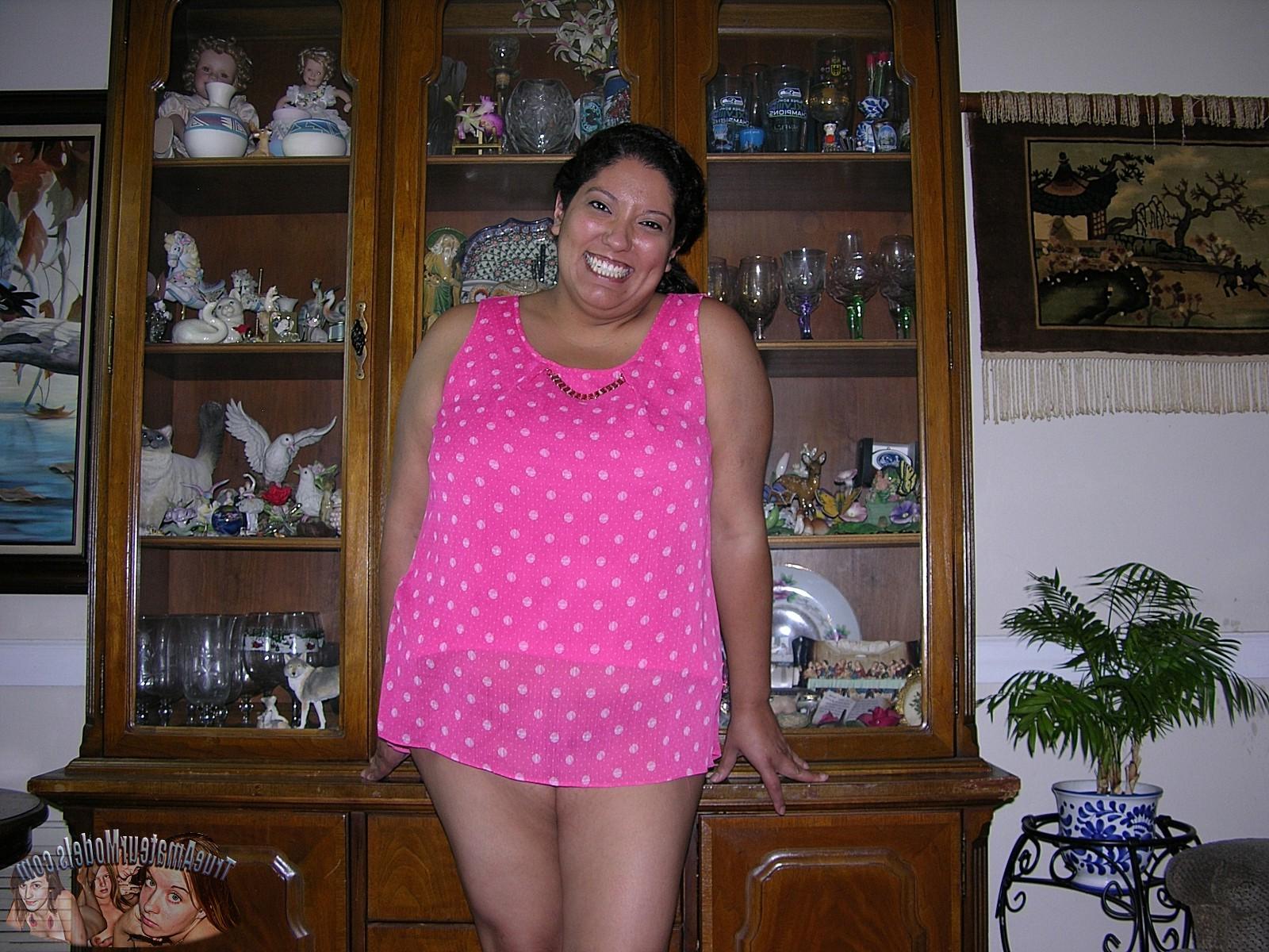 16P Big Breasted Latina BBW Modeling Nude At Homemade Amateur Nude Modeling Shoot - 