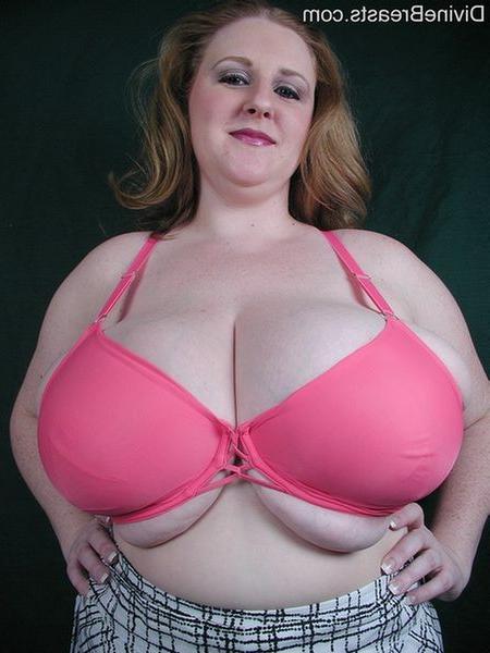 15P BBW amateur Sapphire sets huge tits free from her bra
