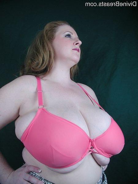 15P BBW amateur Sapphire sets huge tits free from her bra