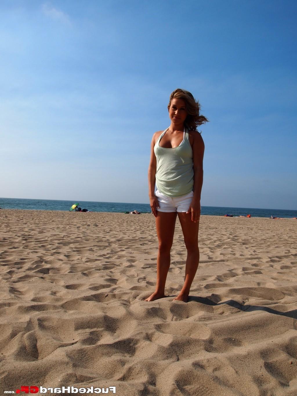 15P Cute blonde Kennedy is the perfect girlfriend. Watch her fuck after her date on 