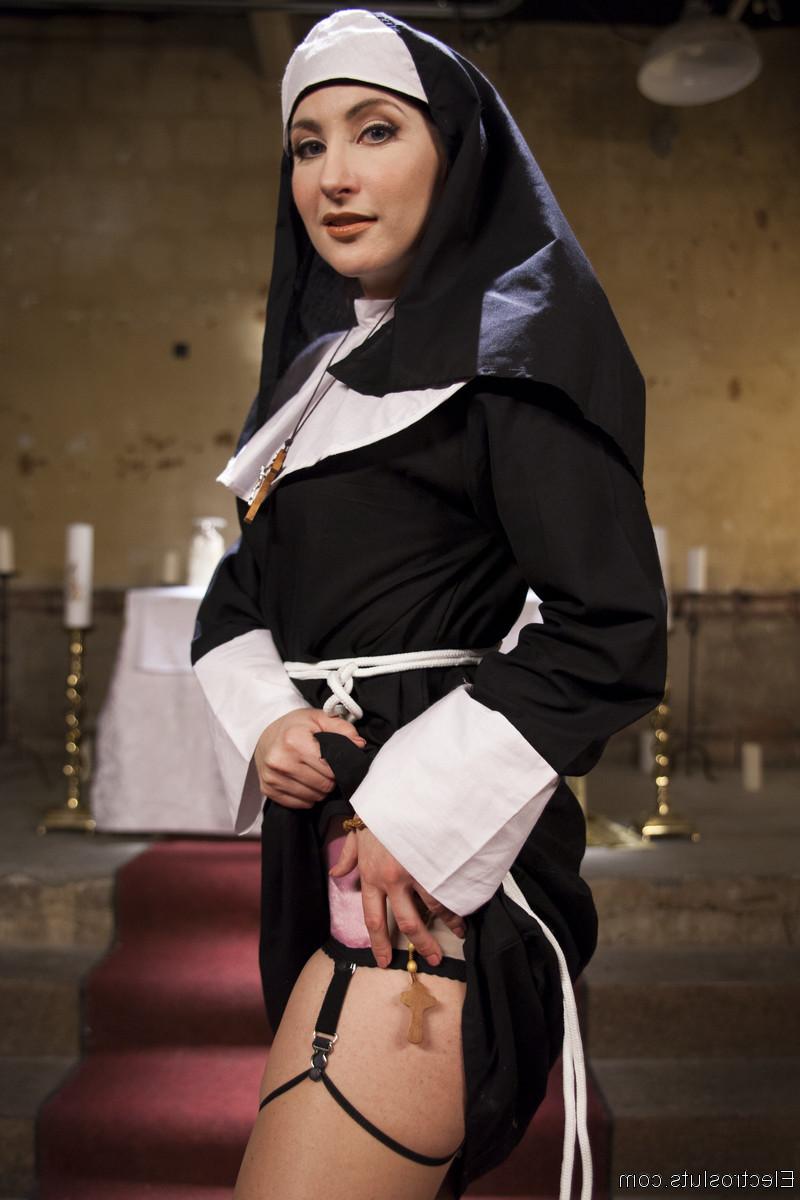 20P Sophia Loche and Mia Li star in a lascivious nunsploitation flick featuring shoc