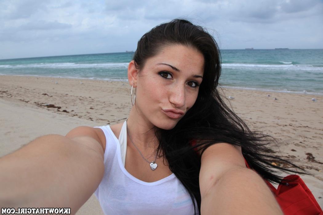 20P Amateur girlfriend filmed at the beach and sucking cock