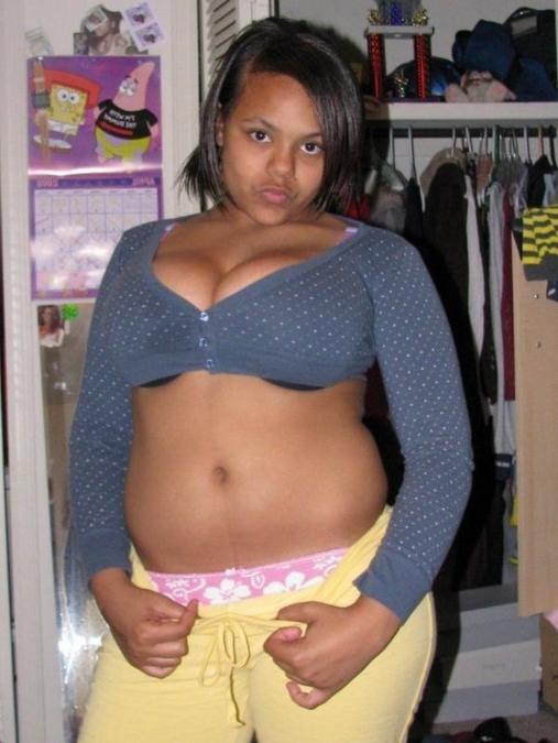15P Black teen gfs posing for cell phone pics