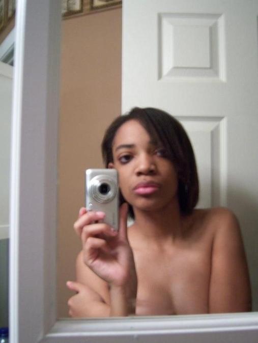 15P Black teen gfs posing for cell phone pics
