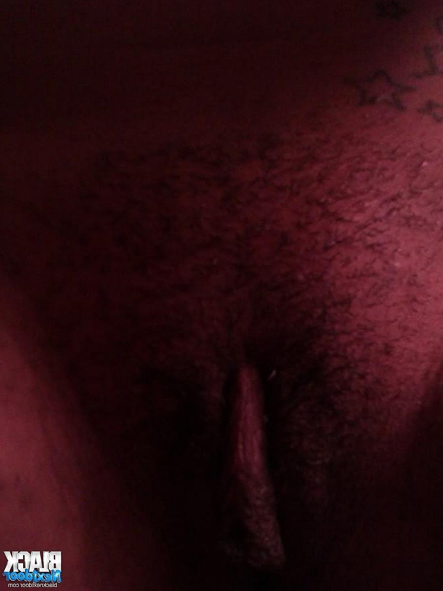 10P These selfshot ebony curves will make your cock hard