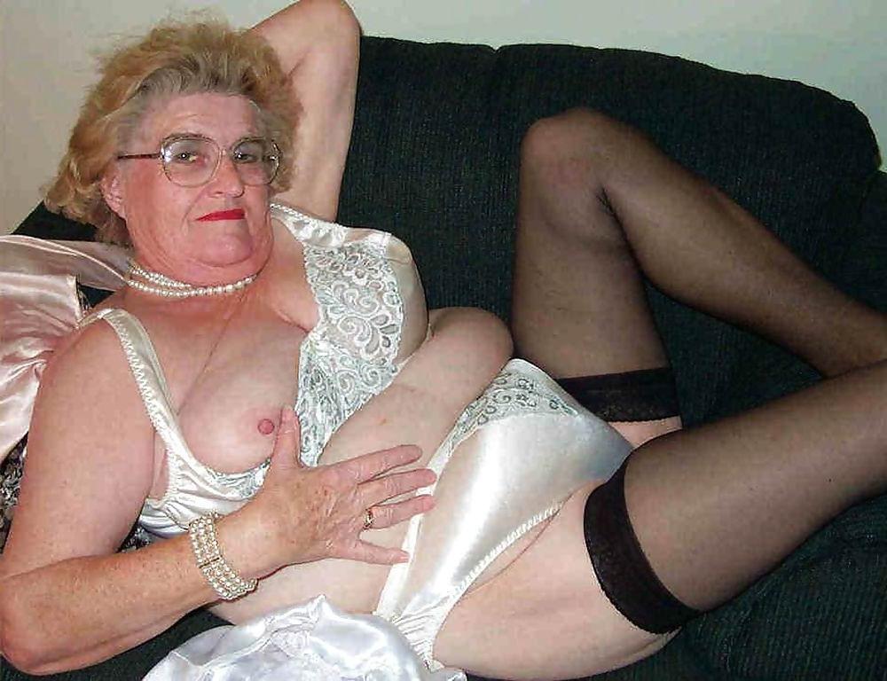 16P old amateur moms and grannies