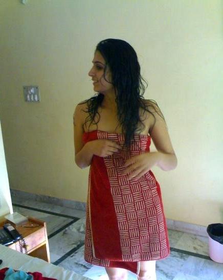 15P Indian teen gfs posing for the camera and fucking