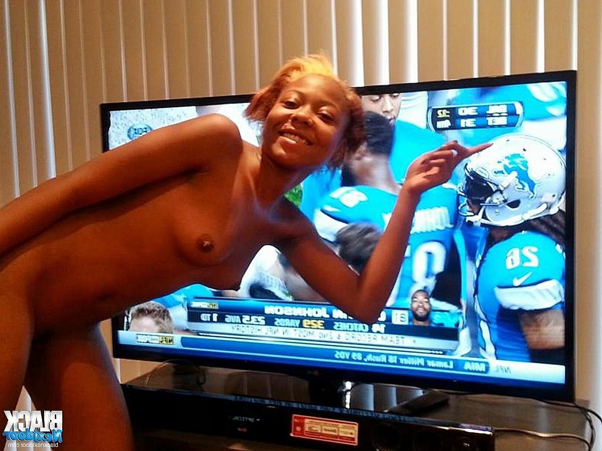 10P Skinny ebony teen poses naked at home